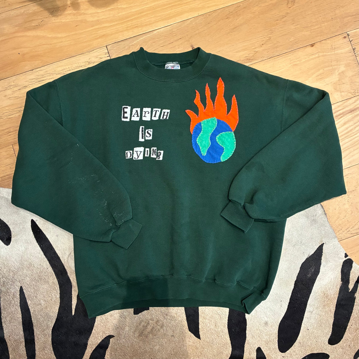 EARTH IS DYING Crew | L