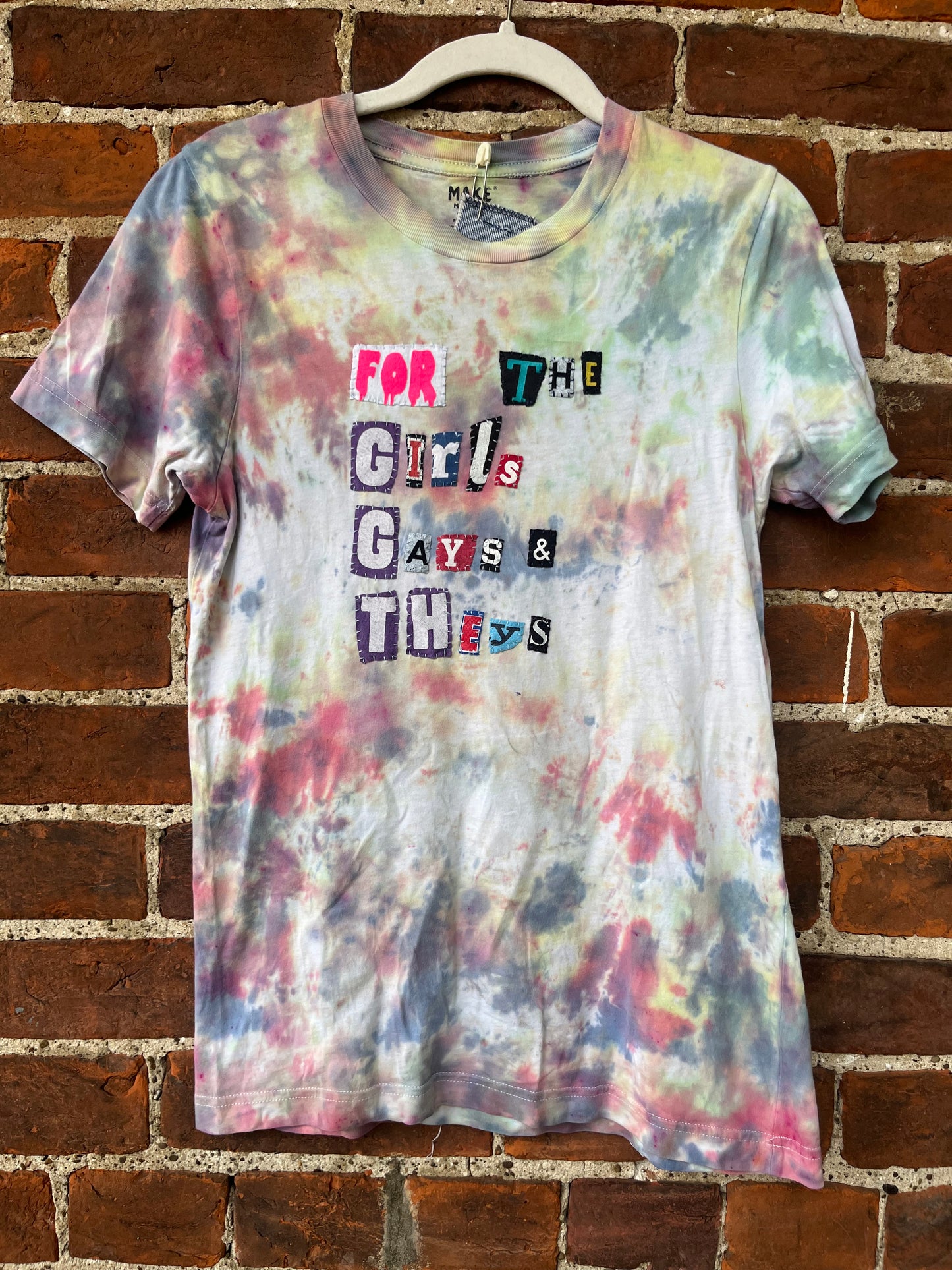 GIRLS GAYS + THEYS Ransom Tee | Small