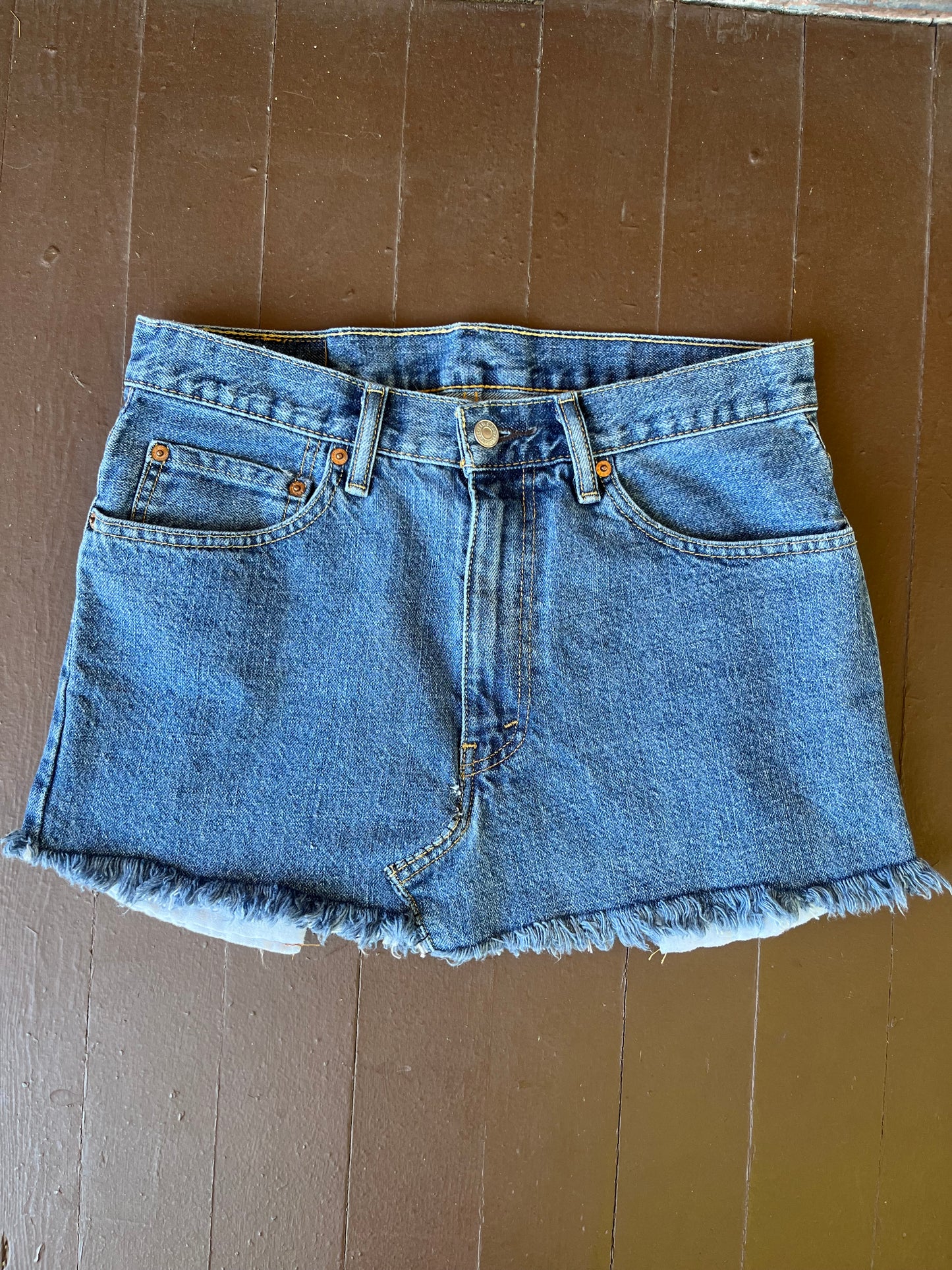 Levi's 550 Mini Skirt | W: 32