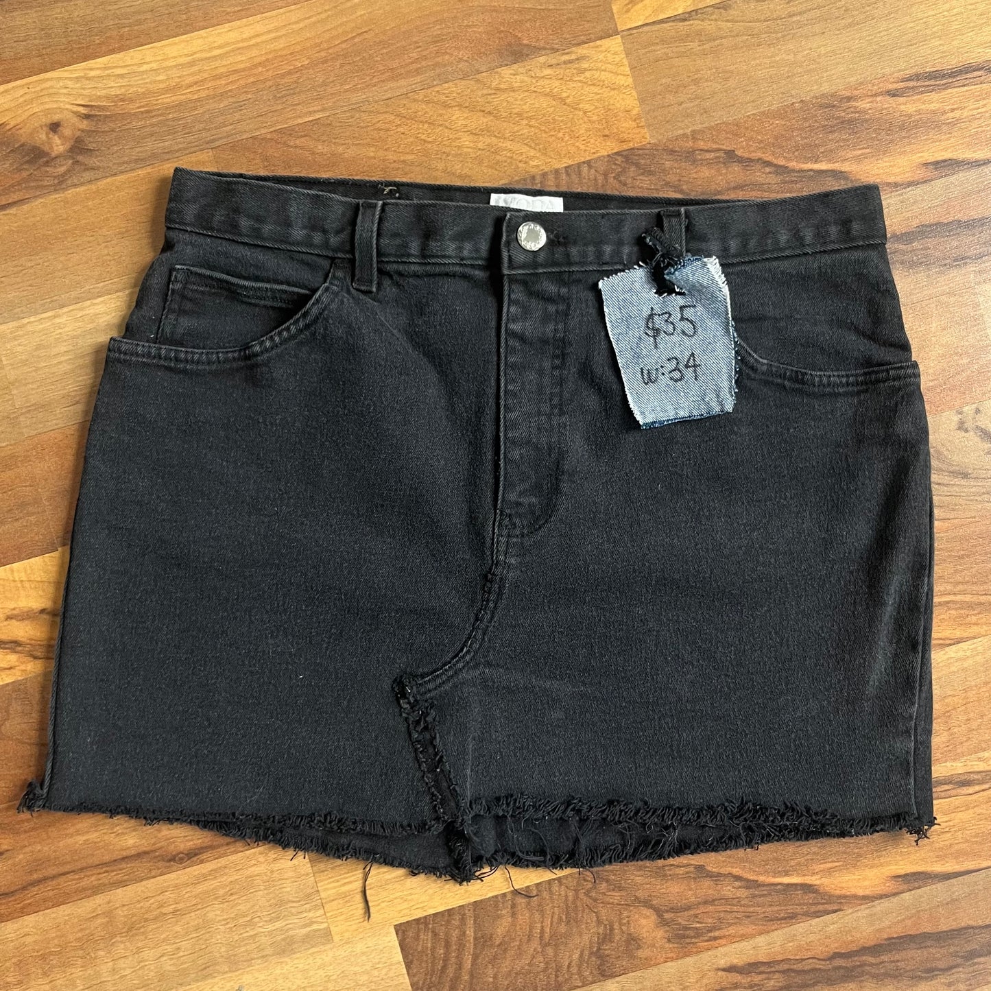 Black Mini Skirt | W: 34