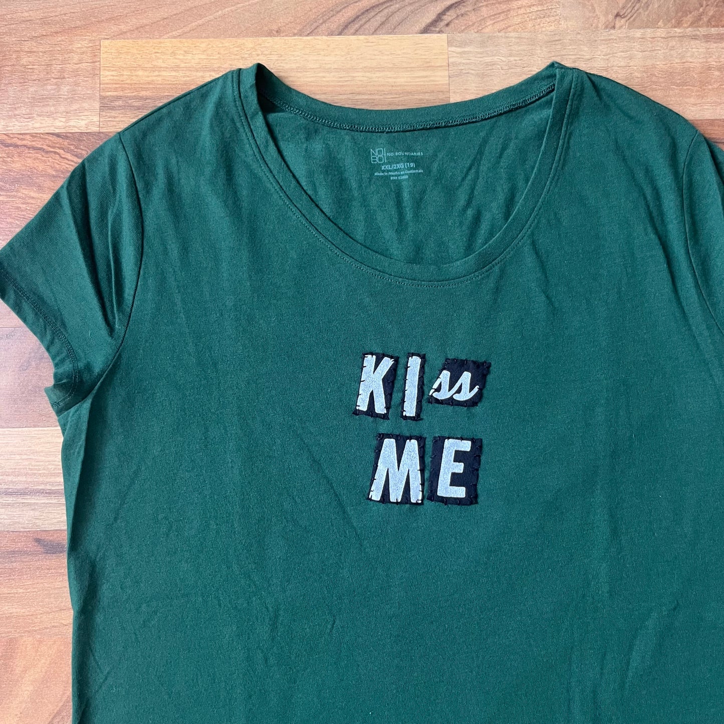 KISS ME Ransom Tee | Women's XL