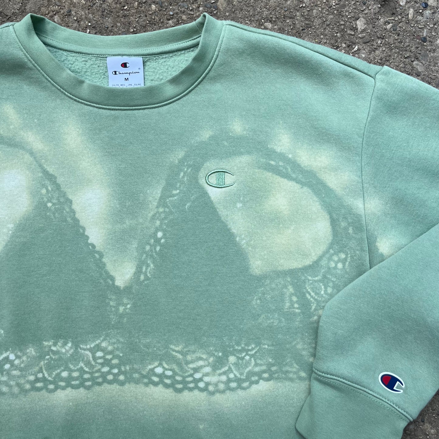 Lacey Bleached Crew | M