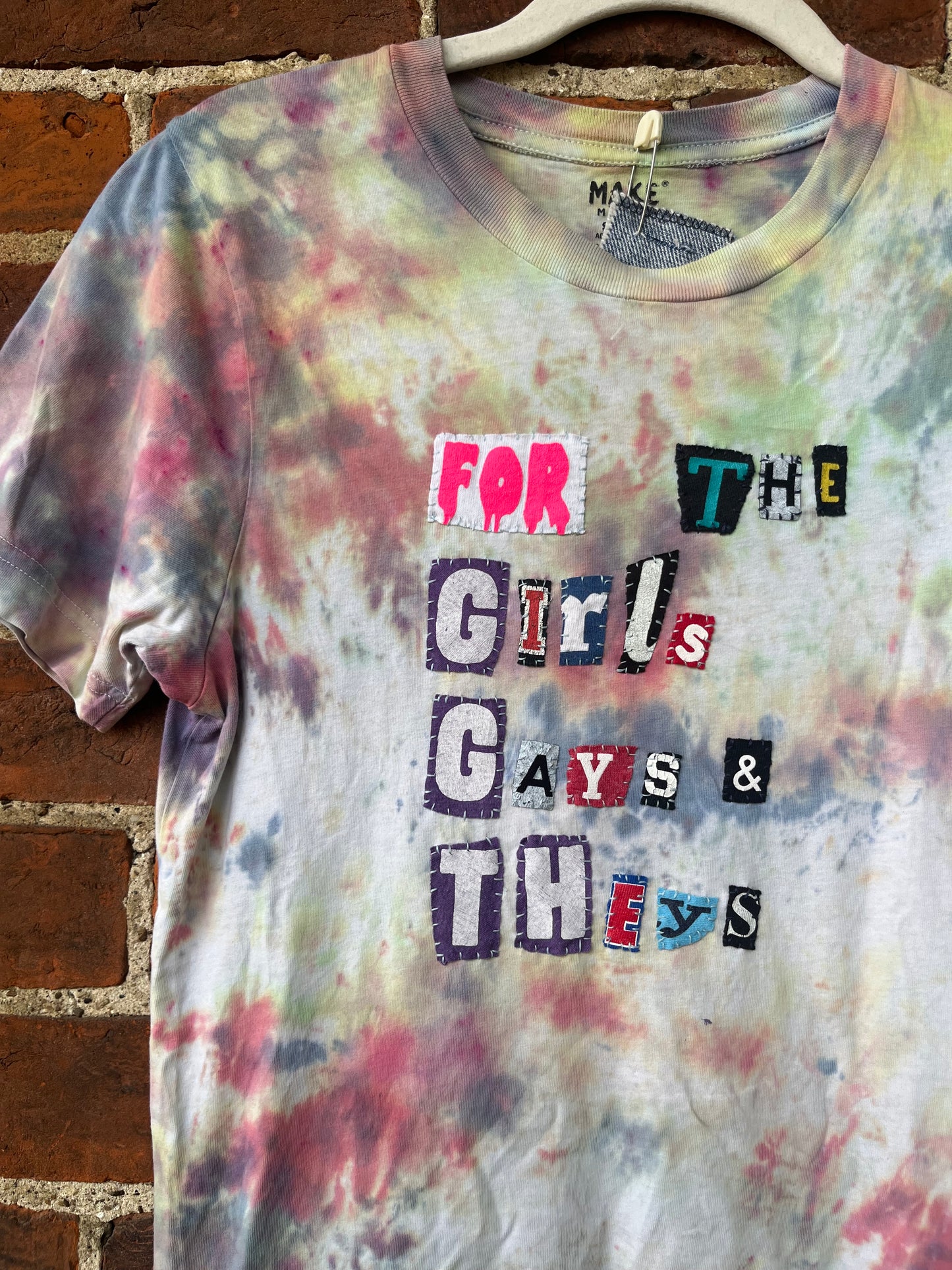 GIRLS GAYS + THEYS Ransom Tee | Small