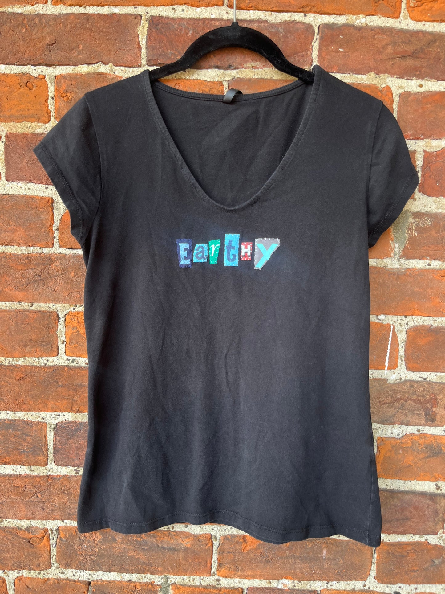 Black EARTHY Ransom Tee | Women's M