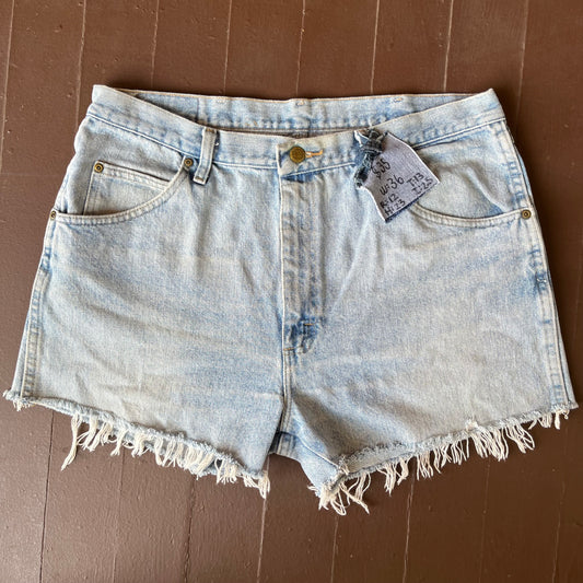 Light Wash Wrangler Cut-Offs | W: 36