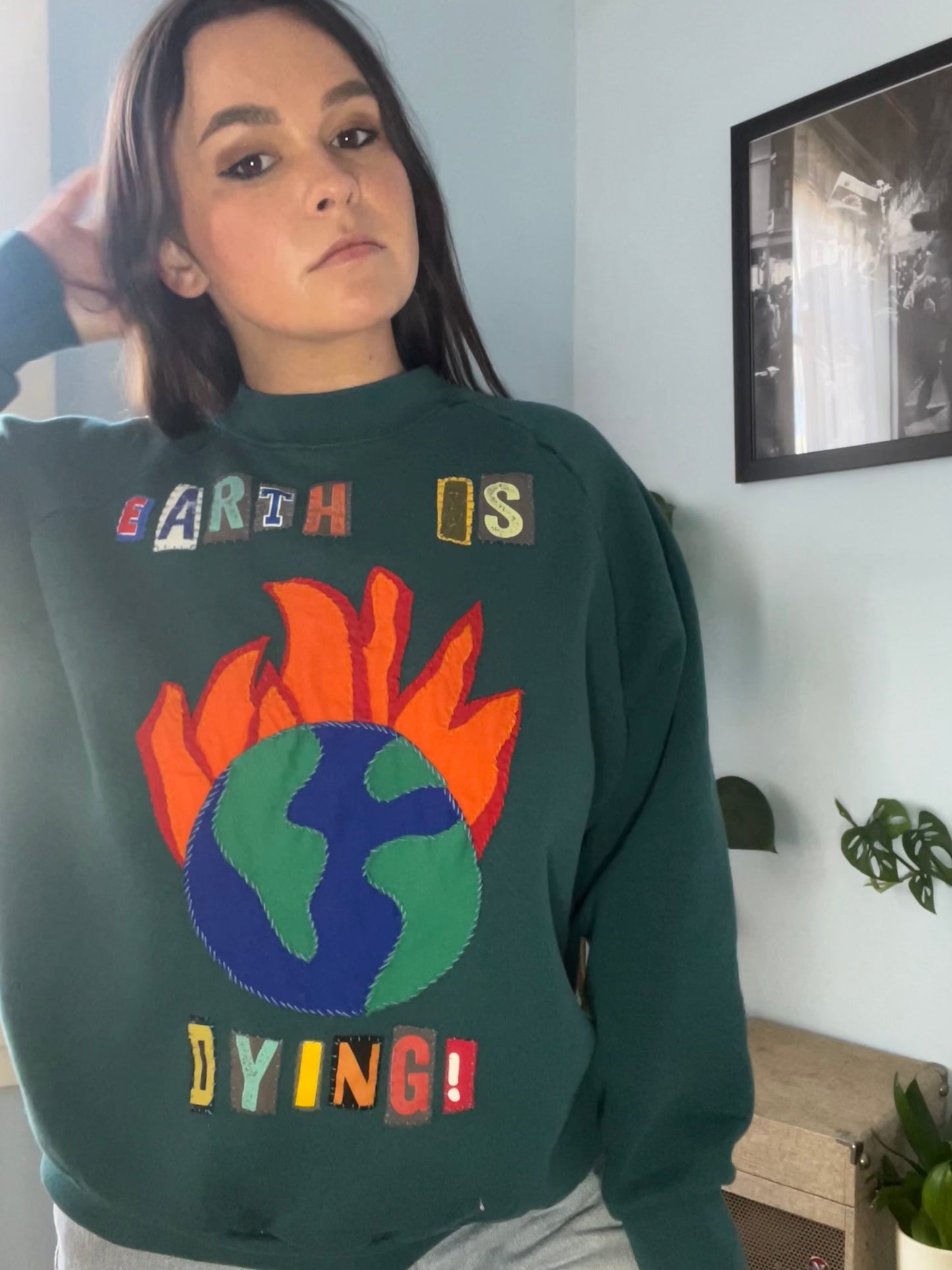 EARTH IS DYING Vintage Crew | L