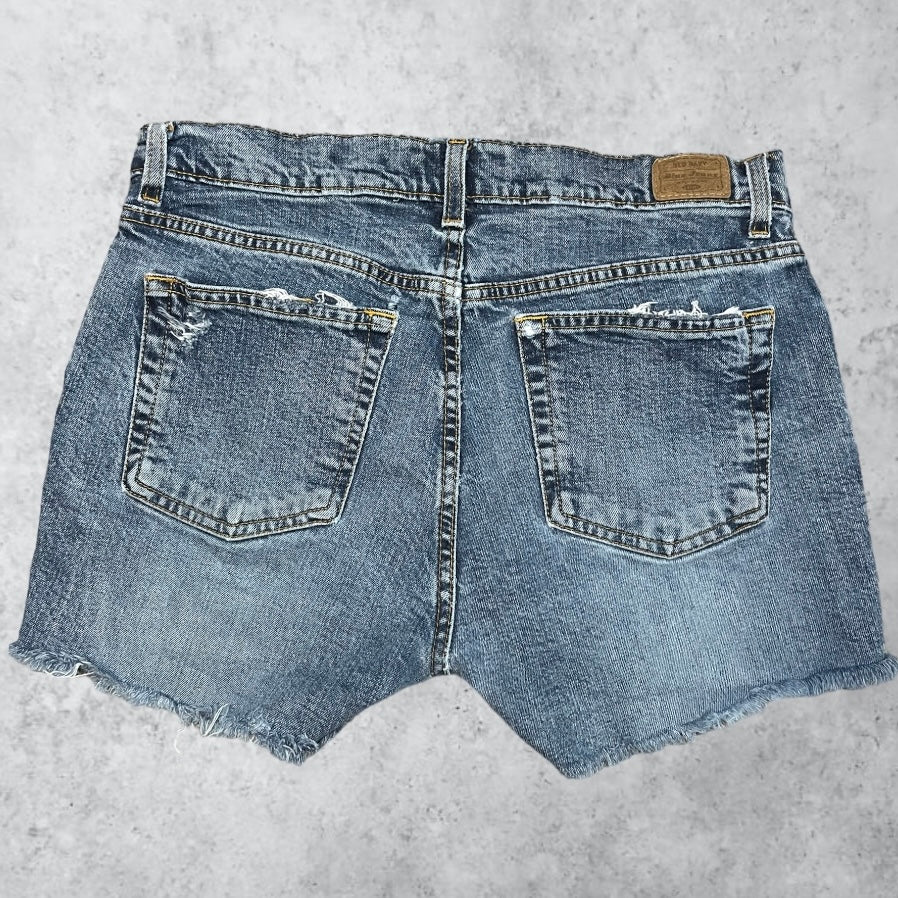 Medium Wash Distressed | W: 31 in