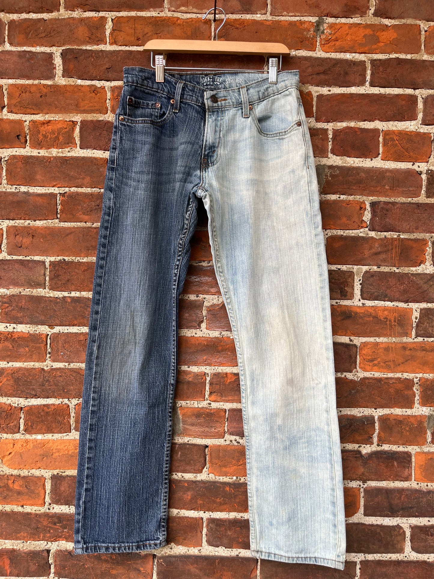 Split Bleach Signature Straight Leg Levi's Jeans | W: 29