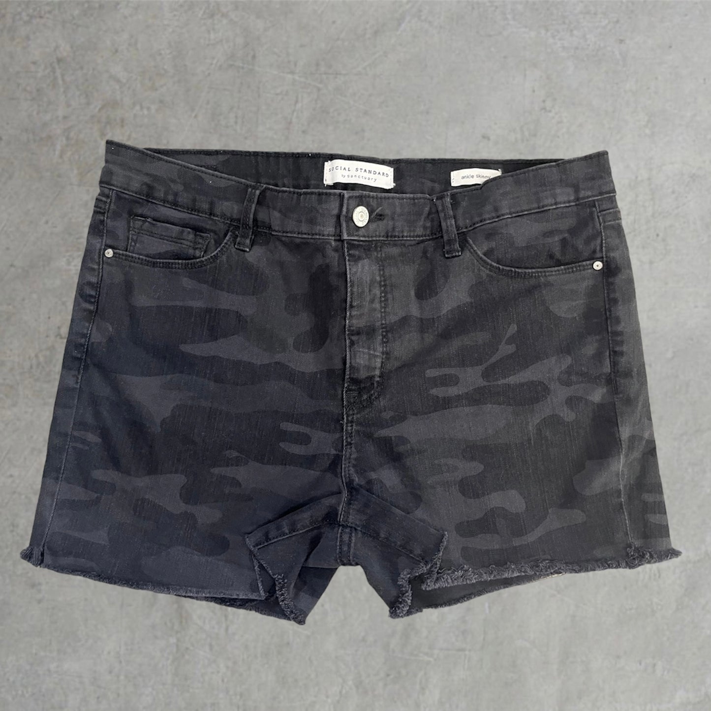 Black Camo Social Standard | W: 35