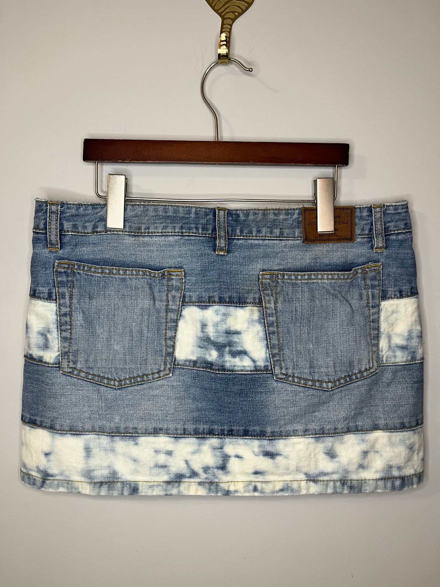 Tommy Hilfiger Low-Rise Bleach Layered Mini Skirt | W: 33 in