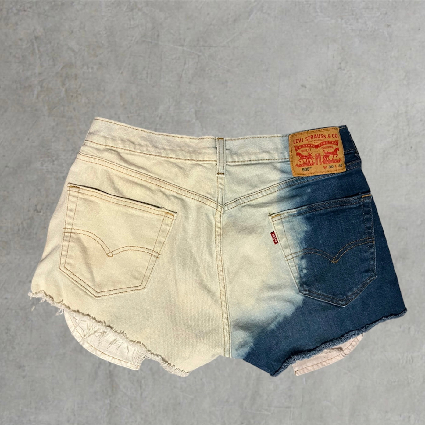 Levi's 505 Split Bleach | Waist 32 in