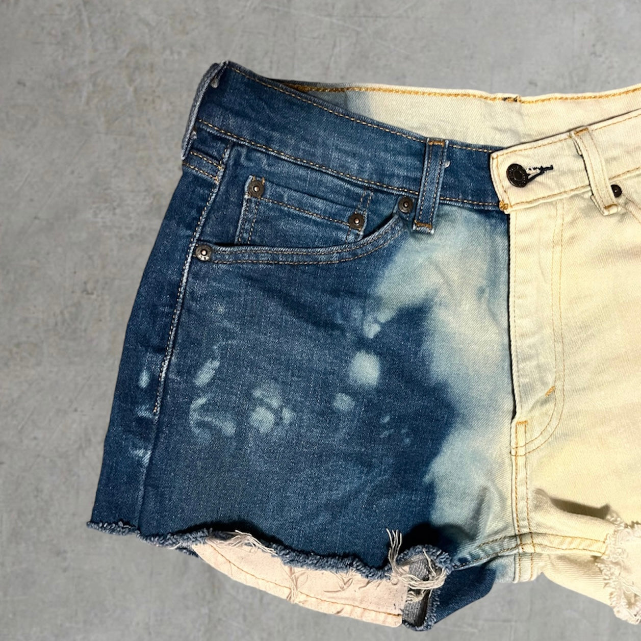 Levi's 505 Split Bleach | Waist 32 in