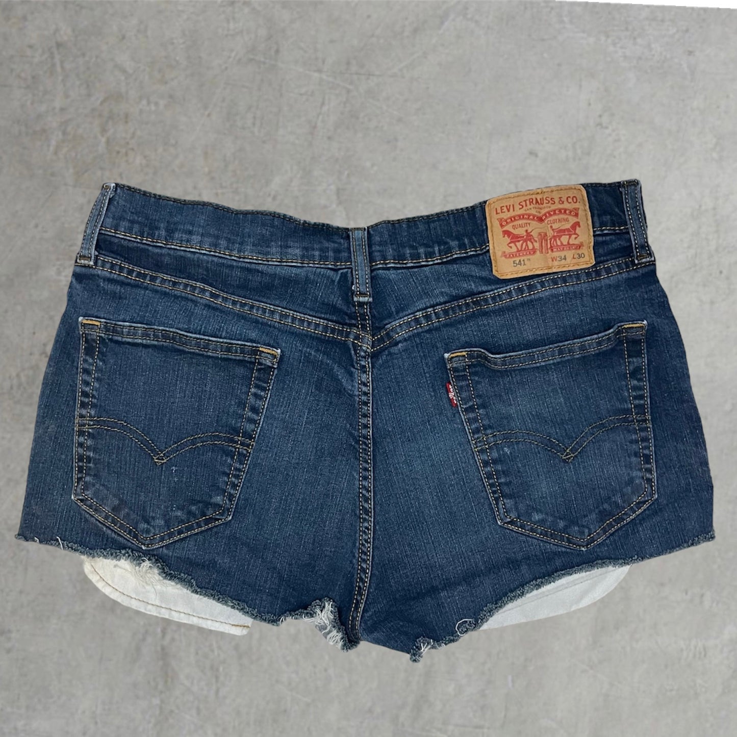 Medium Wash Red's Levi's | W: 34 in