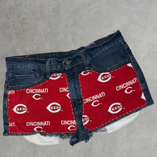 Medium Wash Red's Levi's | W: 34 in