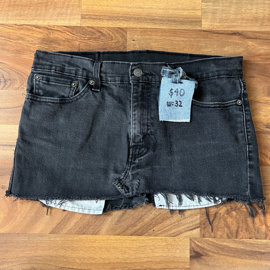 Black Levi's Low-rise Mini Skirt | W: 32