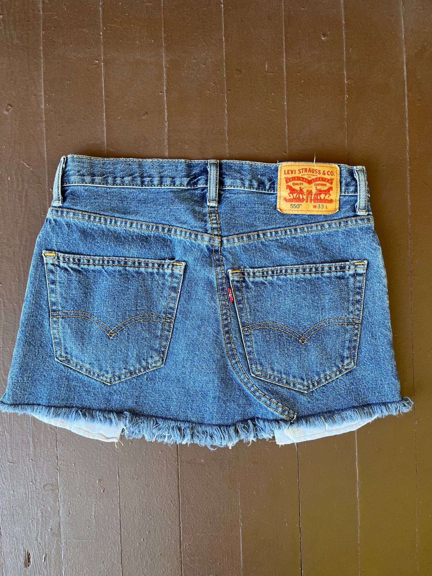 Levi's 550 Mini Skirt | W: 32