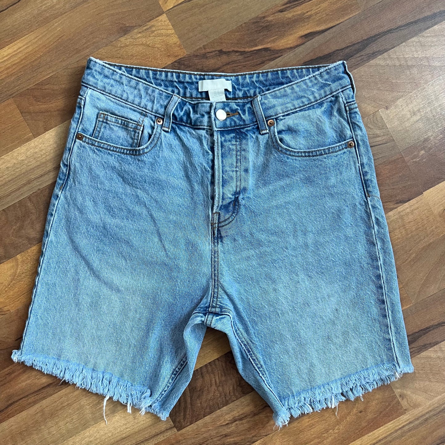 Light Wash H&M Cut-Offs | W: 31