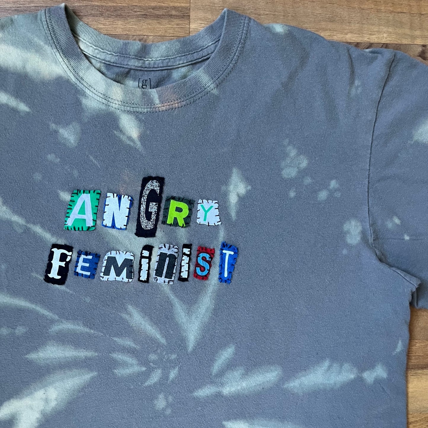 ANGRY FEMINIST Ransom Tee | M