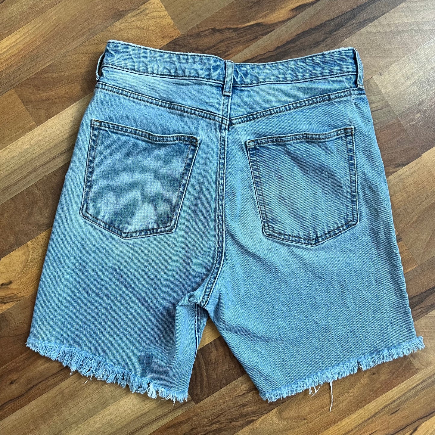 Light Wash H&M Cut-Offs | W: 31