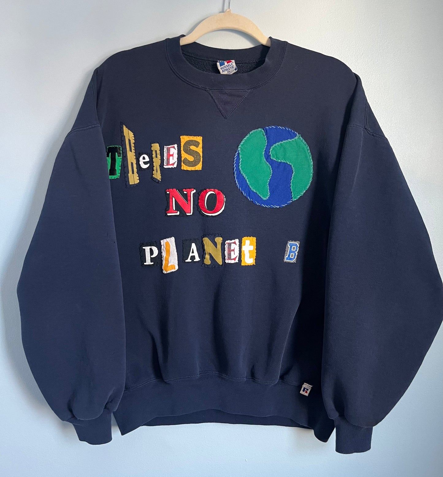 Vintage THERES NO PLANET B Crew | XL