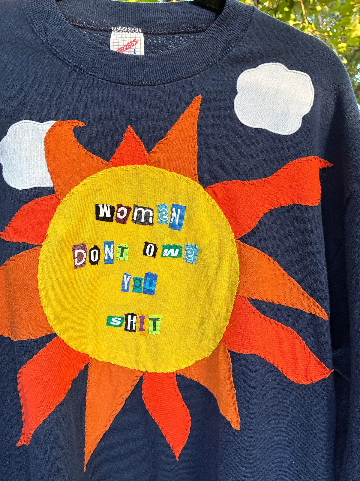 WOMEN DONT OWE U Vintage Crew | L