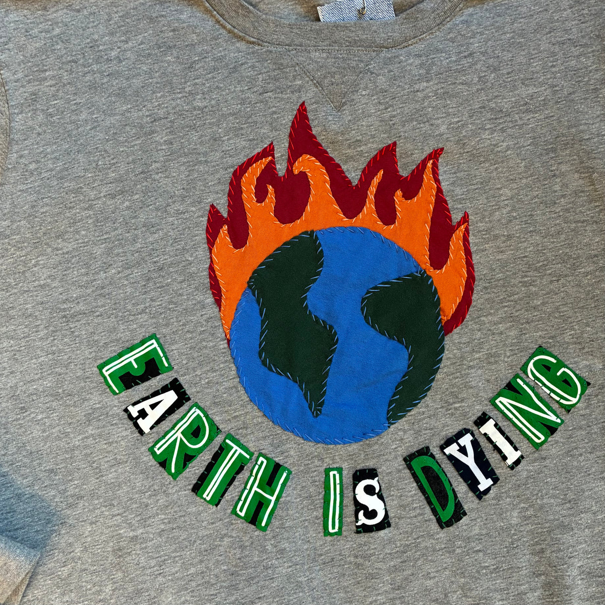 EARTH IS DYING Crew | XL