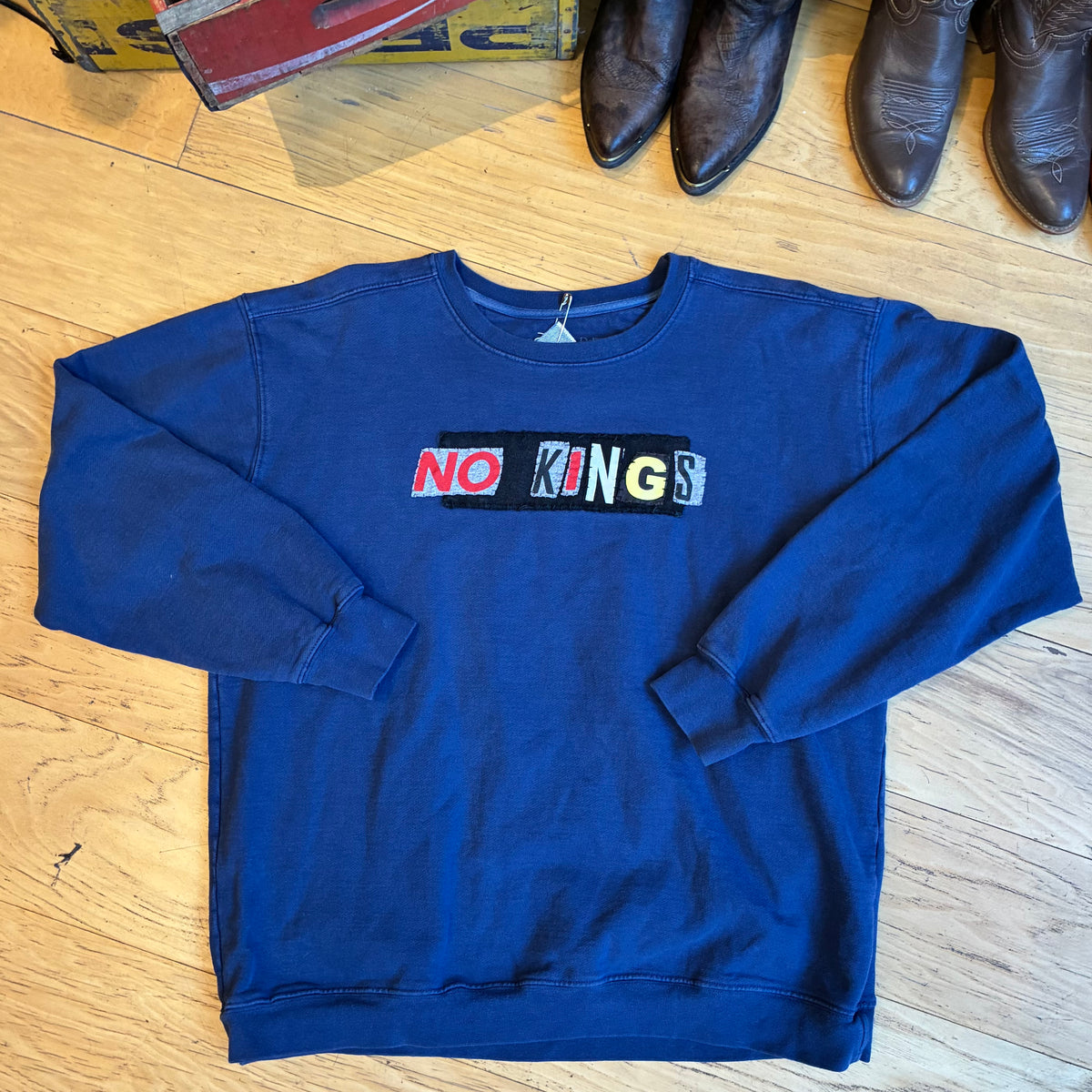 NO KINGS Crew | M